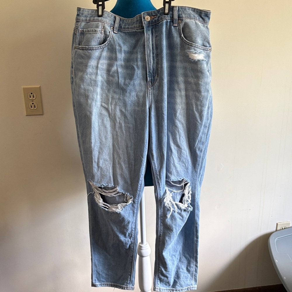 American Eagle Outfitters Light Blue Distressed Ripped Jeans - Picture 1 of 5